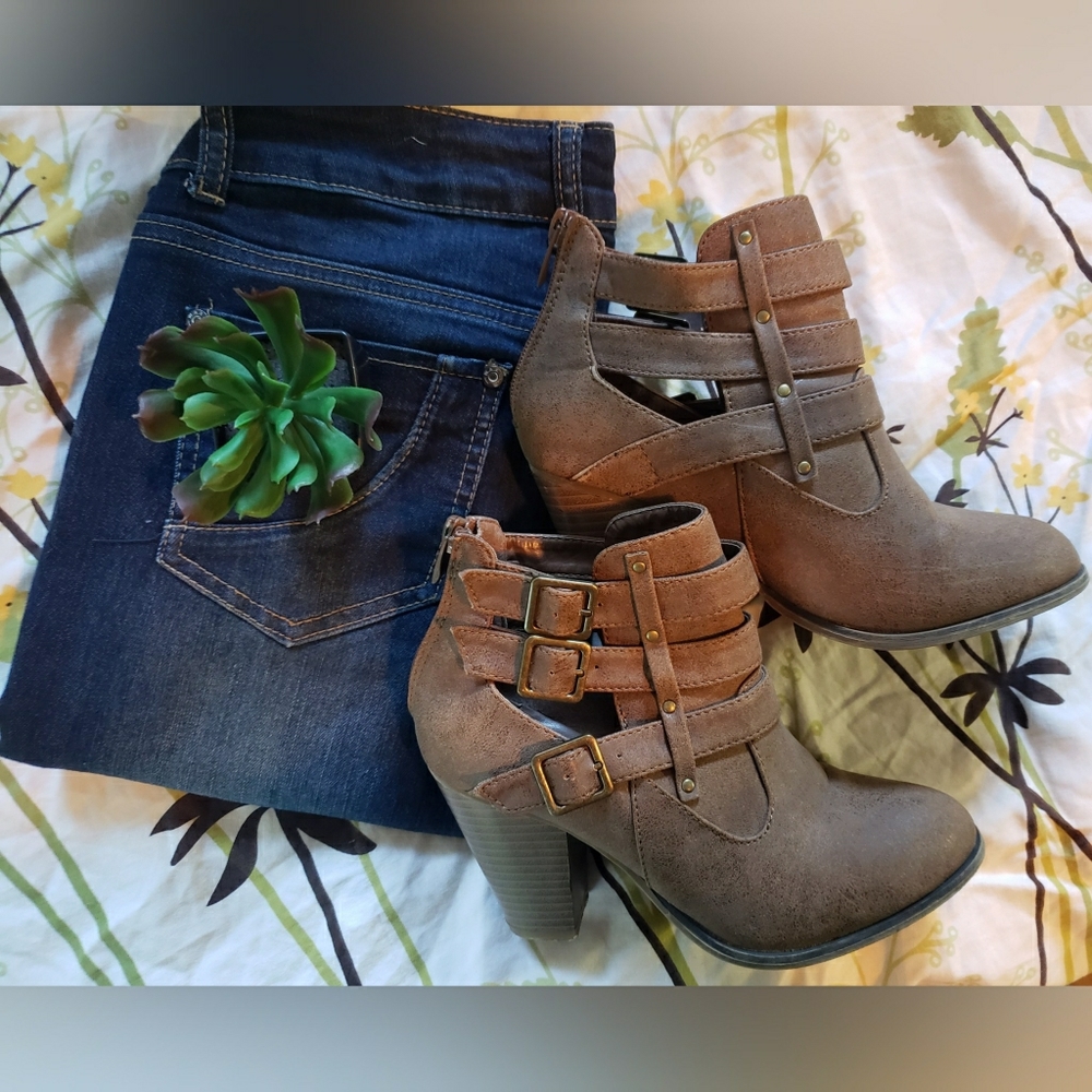 Ankle Booties with bucked straps